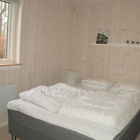 Cosy And Modern In Pt Strandby *