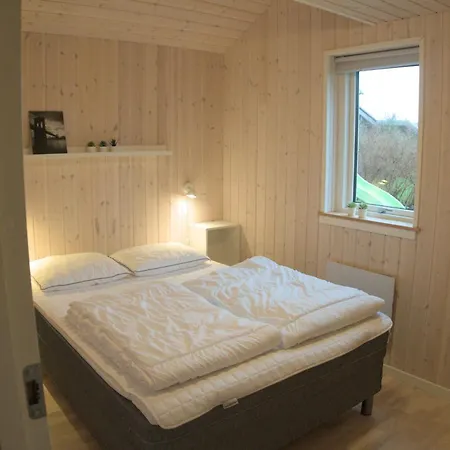 Cosy And Modern In Pt Strandby *