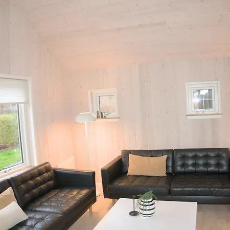 Cosy And Modern In Pt Strandby *