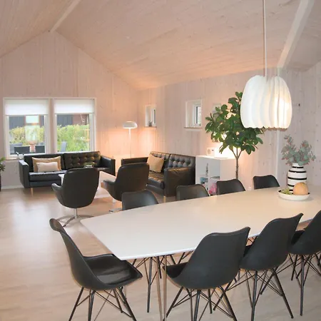 Cosy And Modern In Pt Strandby בית נופש