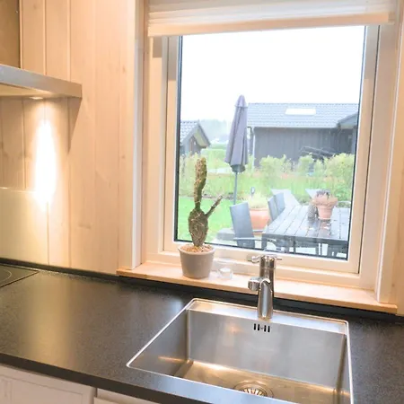 Cosy And Modern In Pt Strandby *