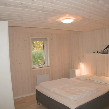 Cosy And Modern In Pt Strandby *